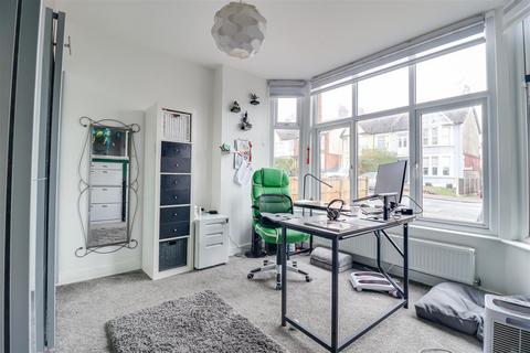 2 bedroom flat for sale, Satanita Road, Westcliff-on-Sea SS0