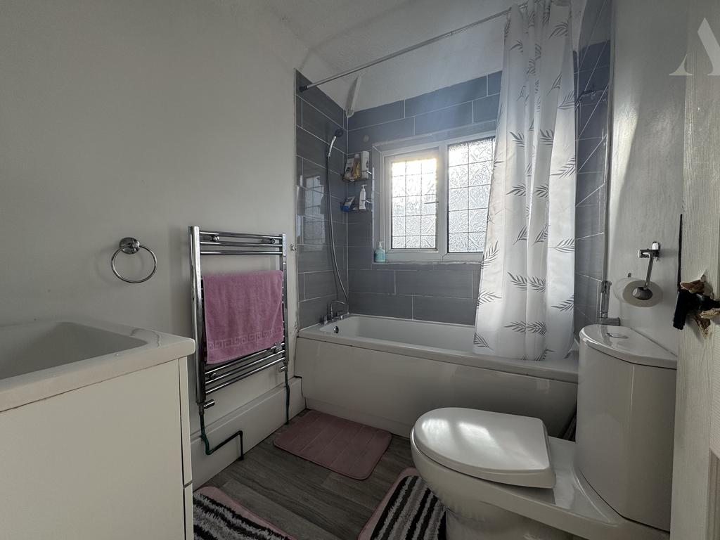 62 Hardwick Road bathroom