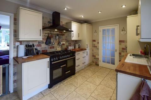 4 bedroom semi-detached house for sale, Woodbury Road, Walderslade, Chatham, ME5