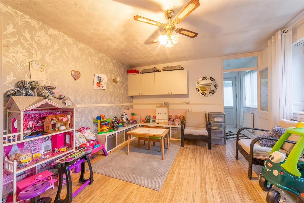 697 Monnow Way-26.jpg