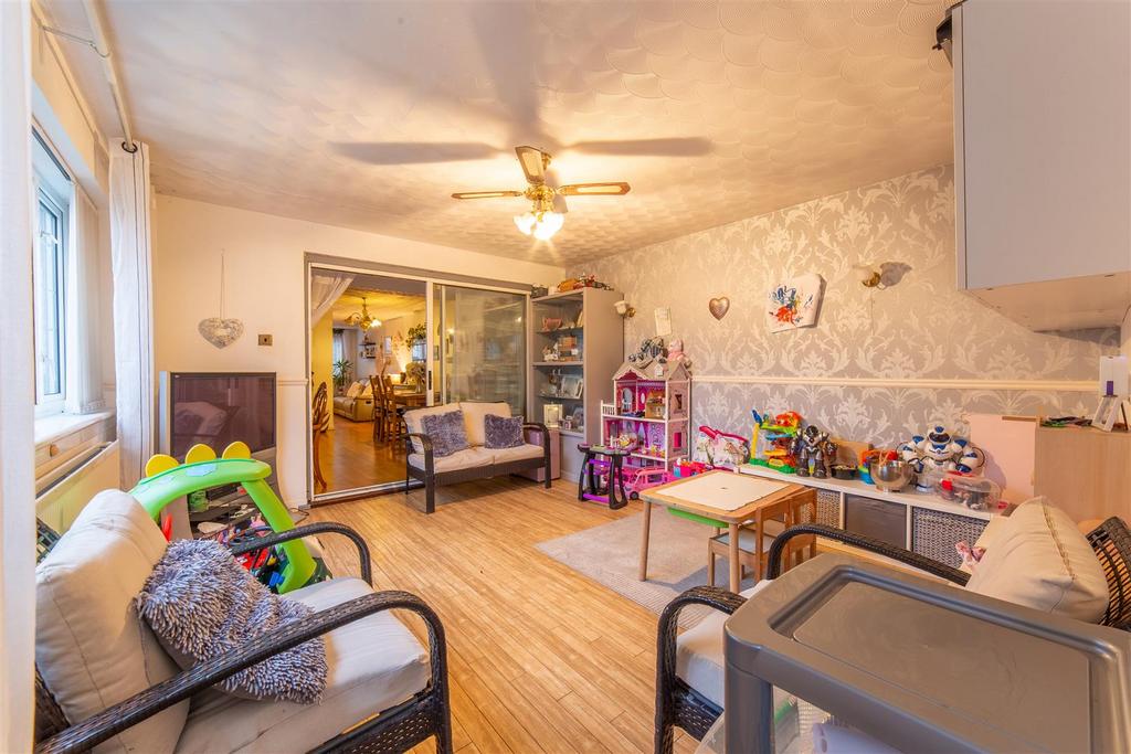 697 Monnow Way-25.jpg
