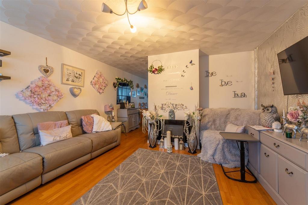 697 Monnow Way-15.jpg