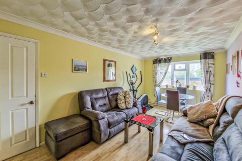 3 bedroom flat for sale, Carlton Avenue, Westcliff-on-Sea SS0