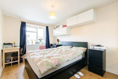 2 bedroom flat to rent, Saxby Road, Brixton Hill, London, SW2