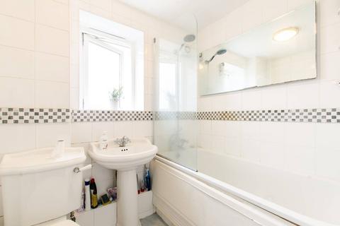 2 bedroom flat to rent, Saxby Road, Brixton Hill, London, SW2