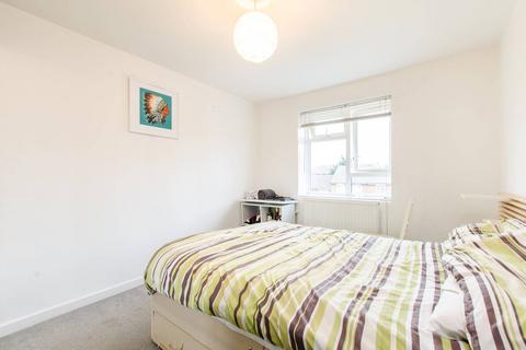 2 bedroom flat to rent, Saxby Road, Brixton Hill, London, SW2