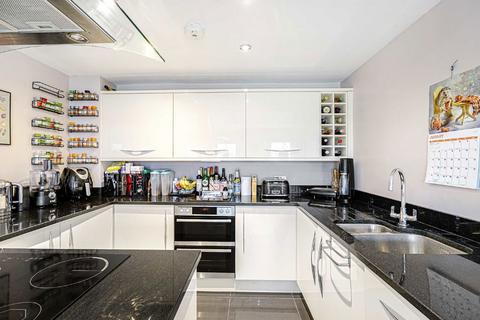 2 bedroom flat for sale, Cavendish Road, London SW12