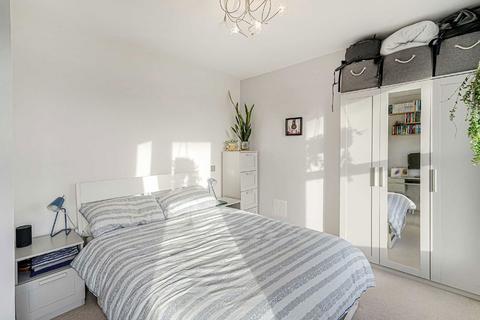 2 bedroom flat for sale, Cavendish Road, London SW12