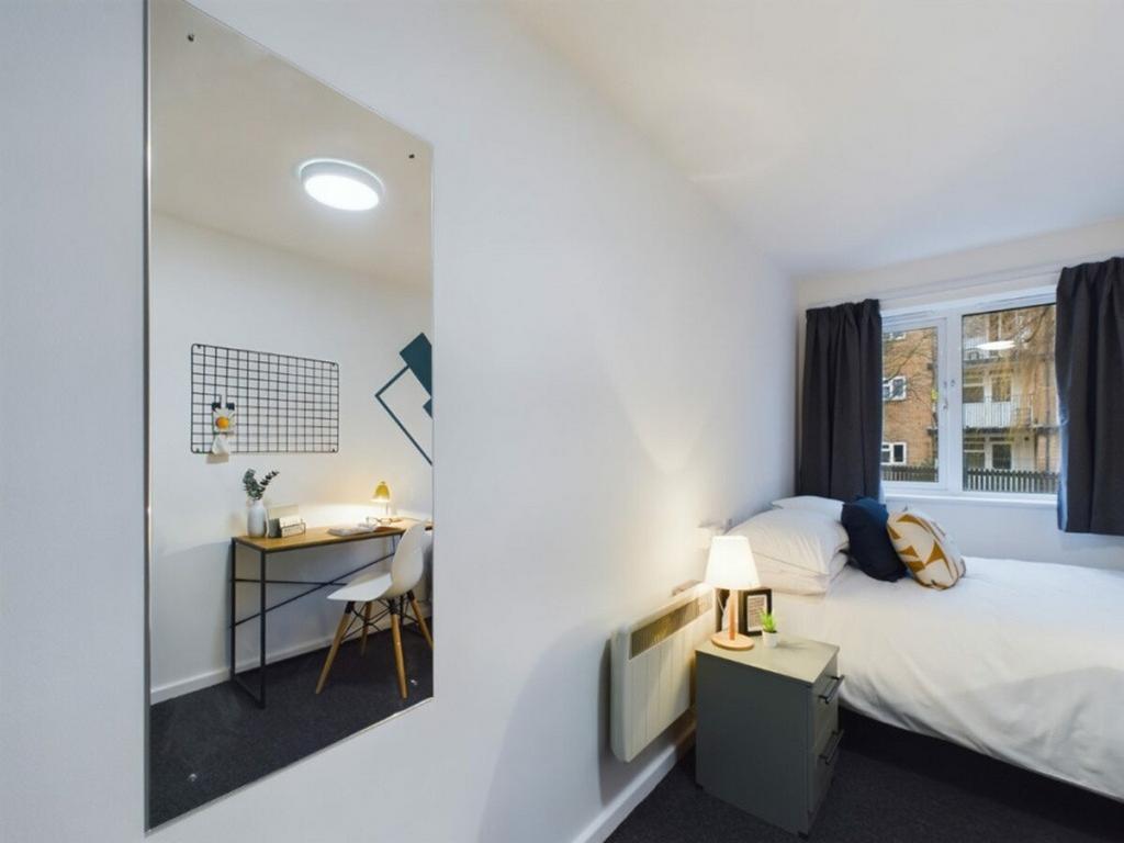 A bright and inviting double bedroom, perfect f...
