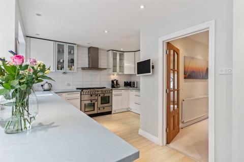 4 bedroom detached house for sale, Doctors Commons Road, Berkhamsted