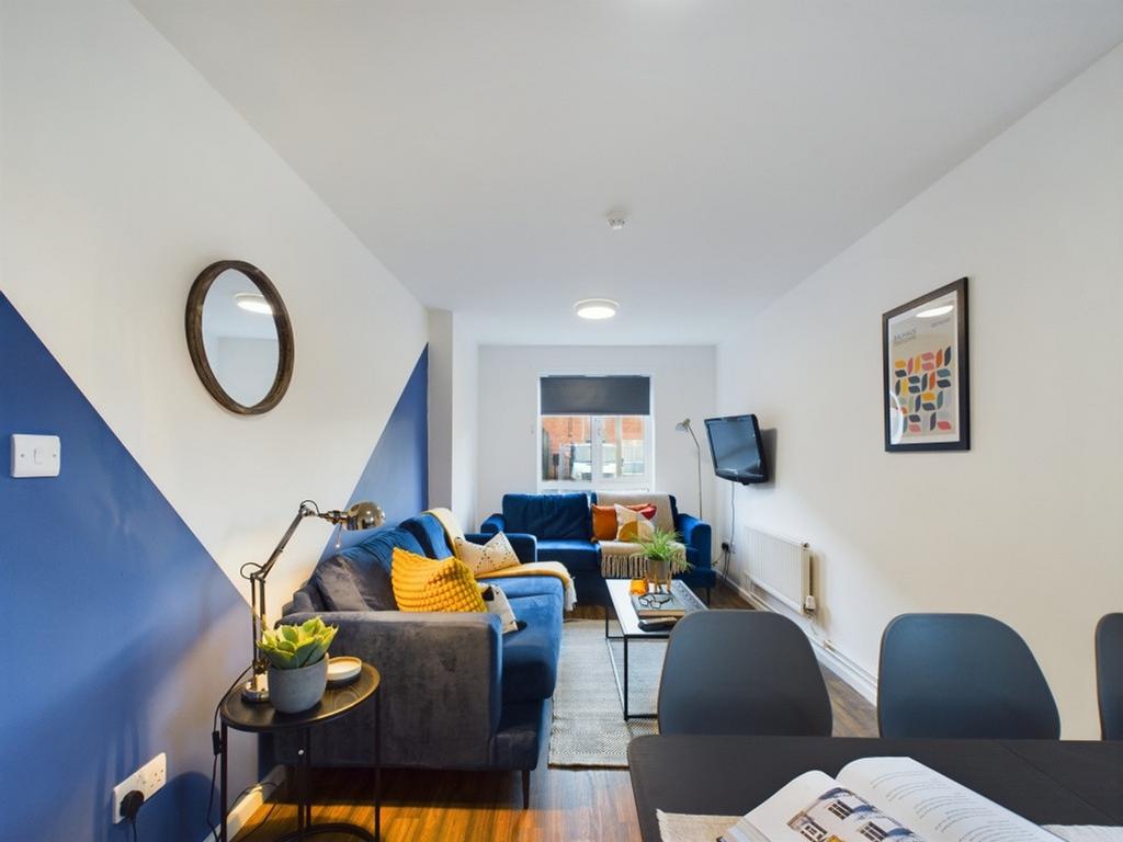 A spacious and inviting large modern living roo...