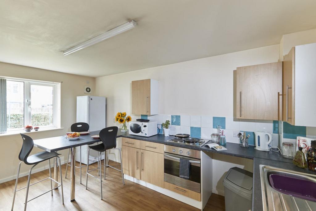 A bright and tidy kitchenette perfect for stude...