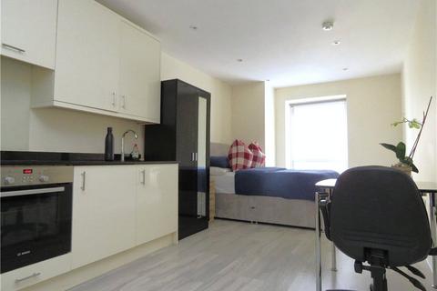 Studio to rent, Brixton Road, London, SW9