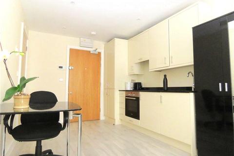 Studio to rent, Brixton Road, London, SW9