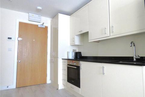 Studio to rent, Brixton Road, London, SW9