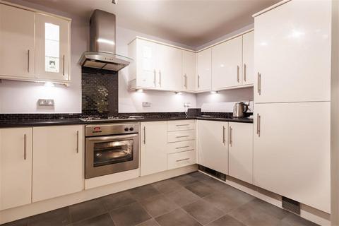 2 bedroom flat for sale, High Road, Buckhurst Hill