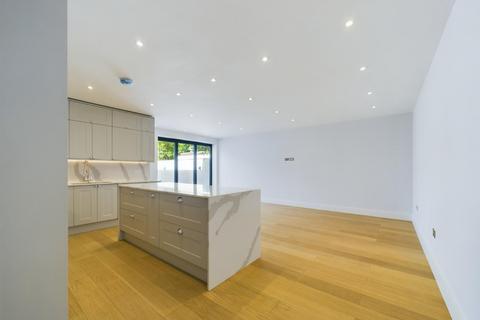 4 bedroom flat for sale, Brondesbury Park, London