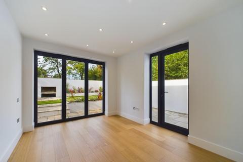 4 bedroom flat for sale, Brondesbury Park, London