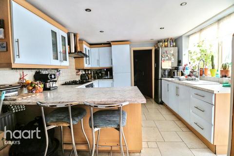 2 bedroom maisonette for sale, Charlton Street, Grays