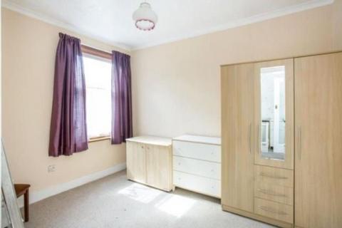 4 bedroom terraced house to rent, Faircross Avenue, Barking IG11