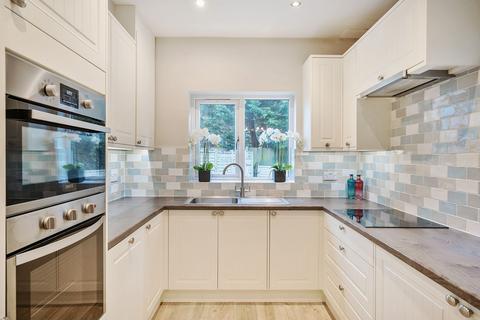 15 Riddlesdown Road, Purley, CR8 1DG