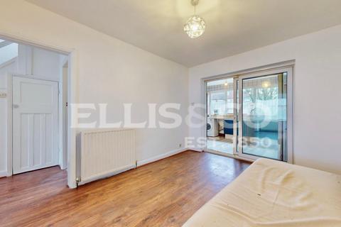 4 bedroom house to rent, Hodder Drive, Perivale, UB6