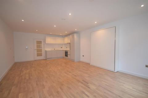 Studio to rent, Chart Way, Horsham