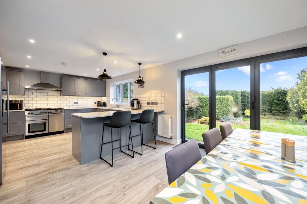 Kitchen / Dining Area