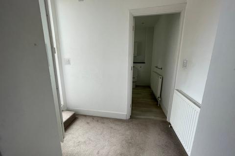 2 bedroom flat to rent, Windmill Street, Gravesend, DA12