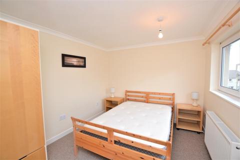 2 bedroom flat to rent, West Cairn Crescent, Penicuik, EH26