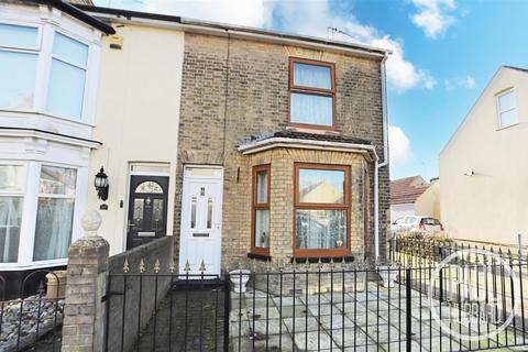 3 bedroom end of terrace house for sale, Lorne Park Road, Kirkley, NR33