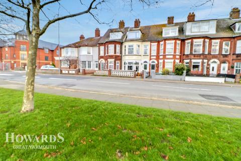 5 bedroom terraced house for sale, North Denes Road, Great Yarmouth