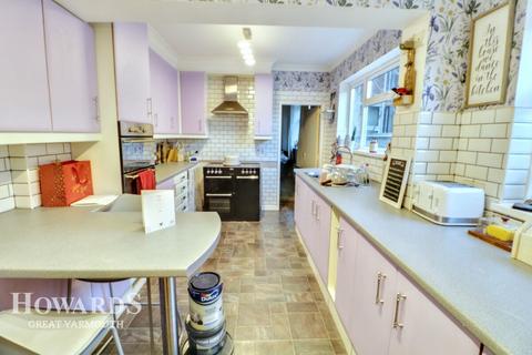 6 bedroom terraced house for sale, North Denes Road, Great Yarmouth