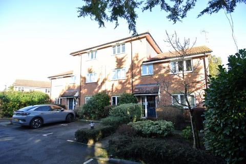 1 bedroom house for sale, Crescott Hall, Feltham TW13