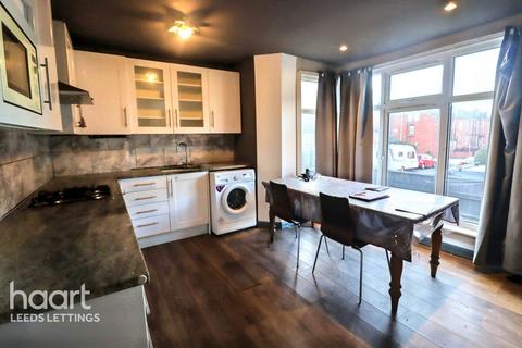 4 bedroom end of terrace house to rent, Seaforth Mount, Leeds