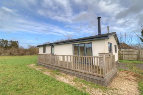 2 bedroom lodge to rent, Buckthorne Farm Lodge, Evesham Road