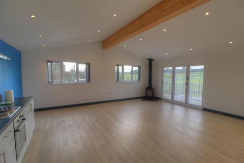 2 bedroom lodge to rent, Buckthorne Farm Lodge, Evesham Road