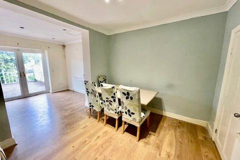 4 bedroom semi-detached house for sale, High Park Drive, Bradford, West Yorkshire, BD9