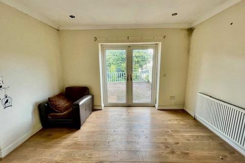 4 bedroom semi-detached house for sale, High Park Drive, Bradford, West Yorkshire, BD9
