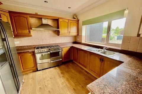 4 bedroom semi-detached house for sale, High Park Drive, Bradford, West Yorkshire, BD9