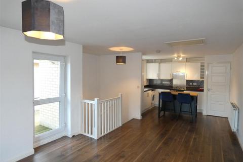 2 bedroom house to rent, 8 Munstead WayBrough