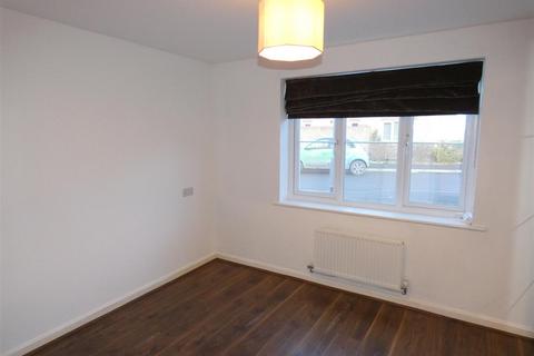 2 bedroom house to rent, 8 Munstead WayBrough