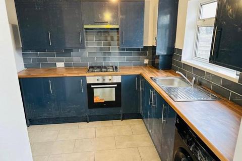 4 bedroom terraced house to rent, St. Awdrys Road, Barking IG11