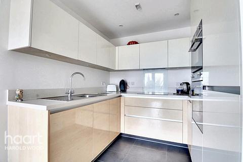 1 bedroom flat for sale, Safflower Lane, Romford