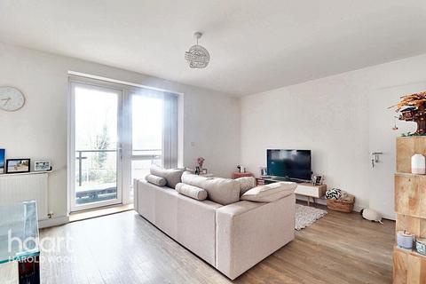 1 bedroom flat for sale, Safflower Lane, Romford