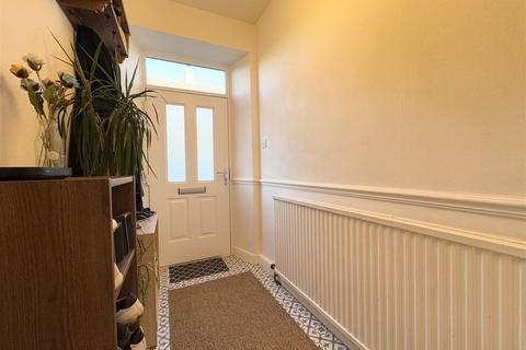 3 bedroom end of terrace house for sale, Holmfield, Clayton West, Huddersfield HD8  9LZ