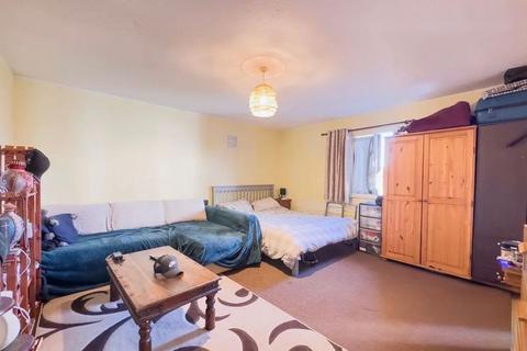 1 bedroom flat for sale, Flat 54 The Beeches, 200 Lampton Road, Hounslow, Middlesex, TW3 4DF