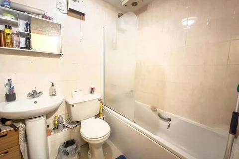 1 bedroom flat for sale, Flat 54 The Beeches, 200 Lampton Road, Hounslow, Middlesex, TW3 4DF