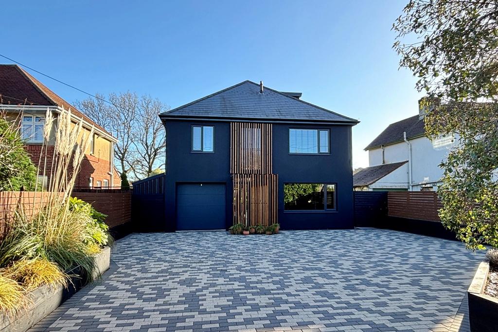 Springdale Road, Broadstone BH18 4 bed detached house - £875,000