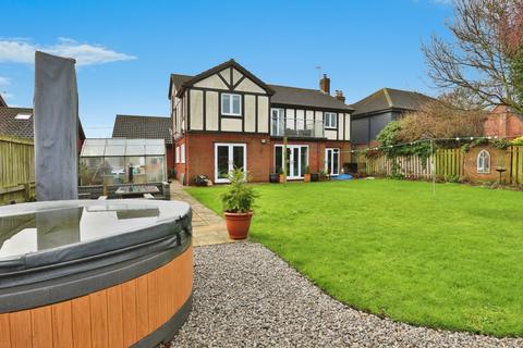 4 bedroom detached house for sale, The Brambles, Main Road, Camerton, Hull, HU12 9NQ